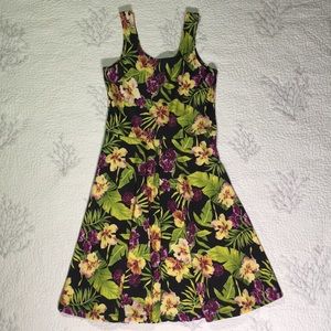 NWOT Hibiscus and plumeria flowers on dress